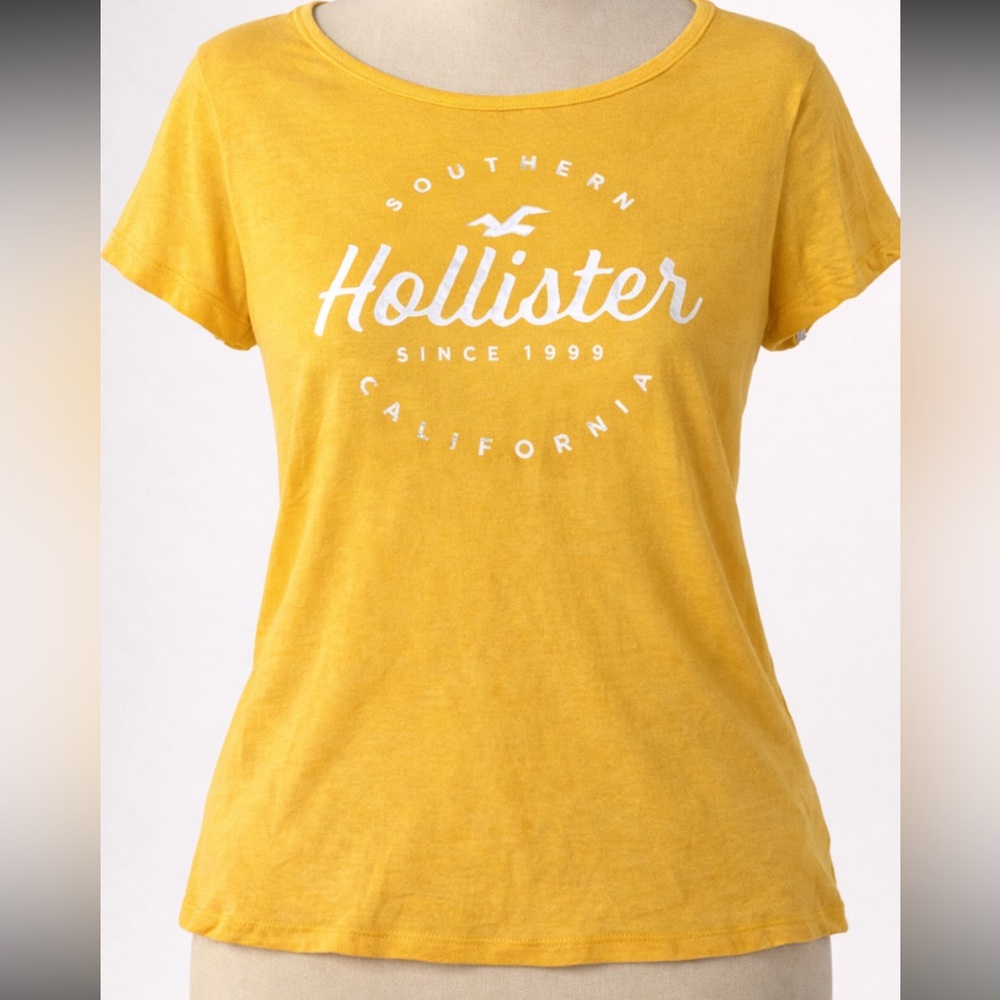 Hollister Women's Mustard Short Sleeve Tee